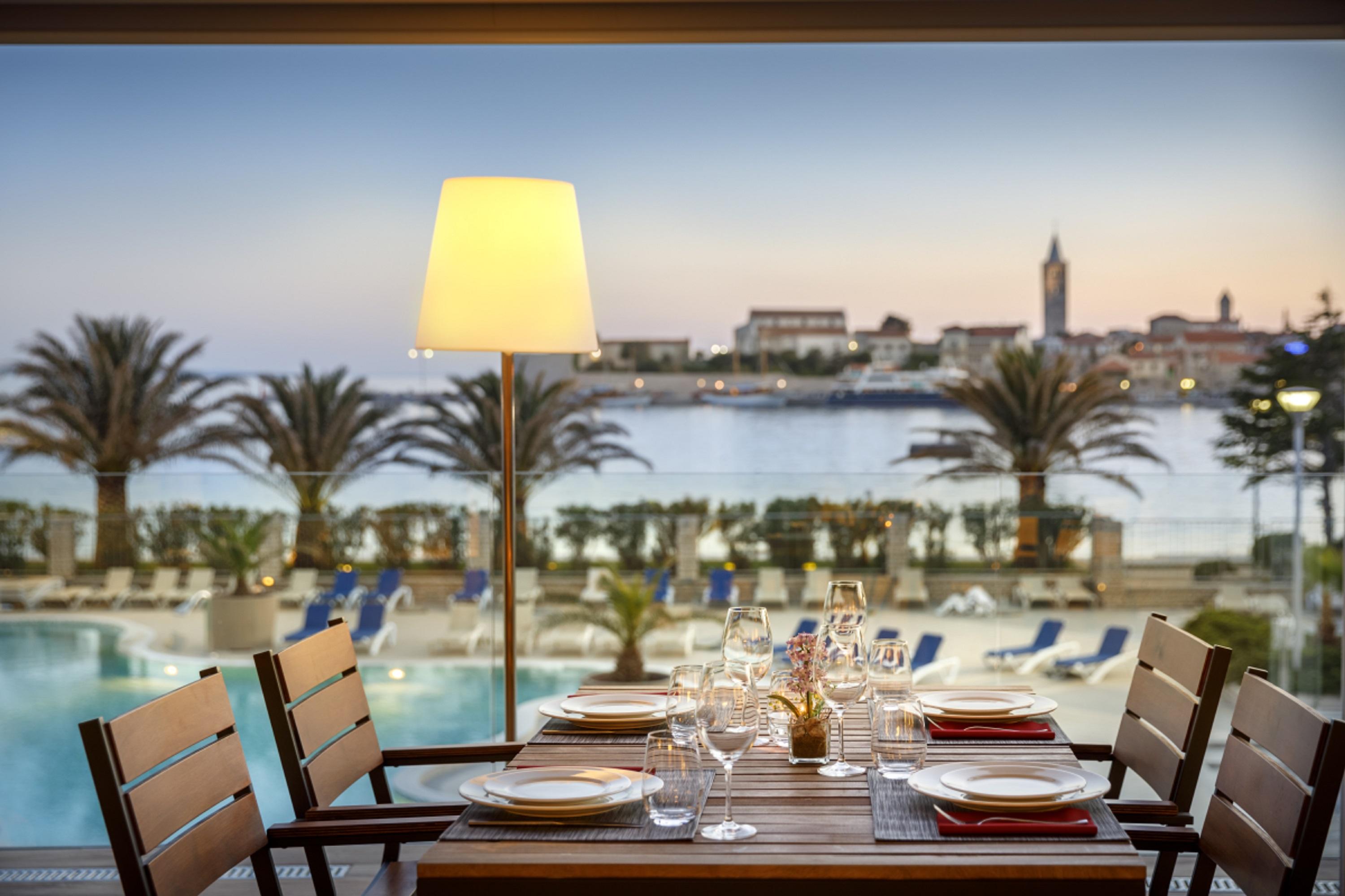 Valamar Padova Hotel Banjol Bagian luar foto
