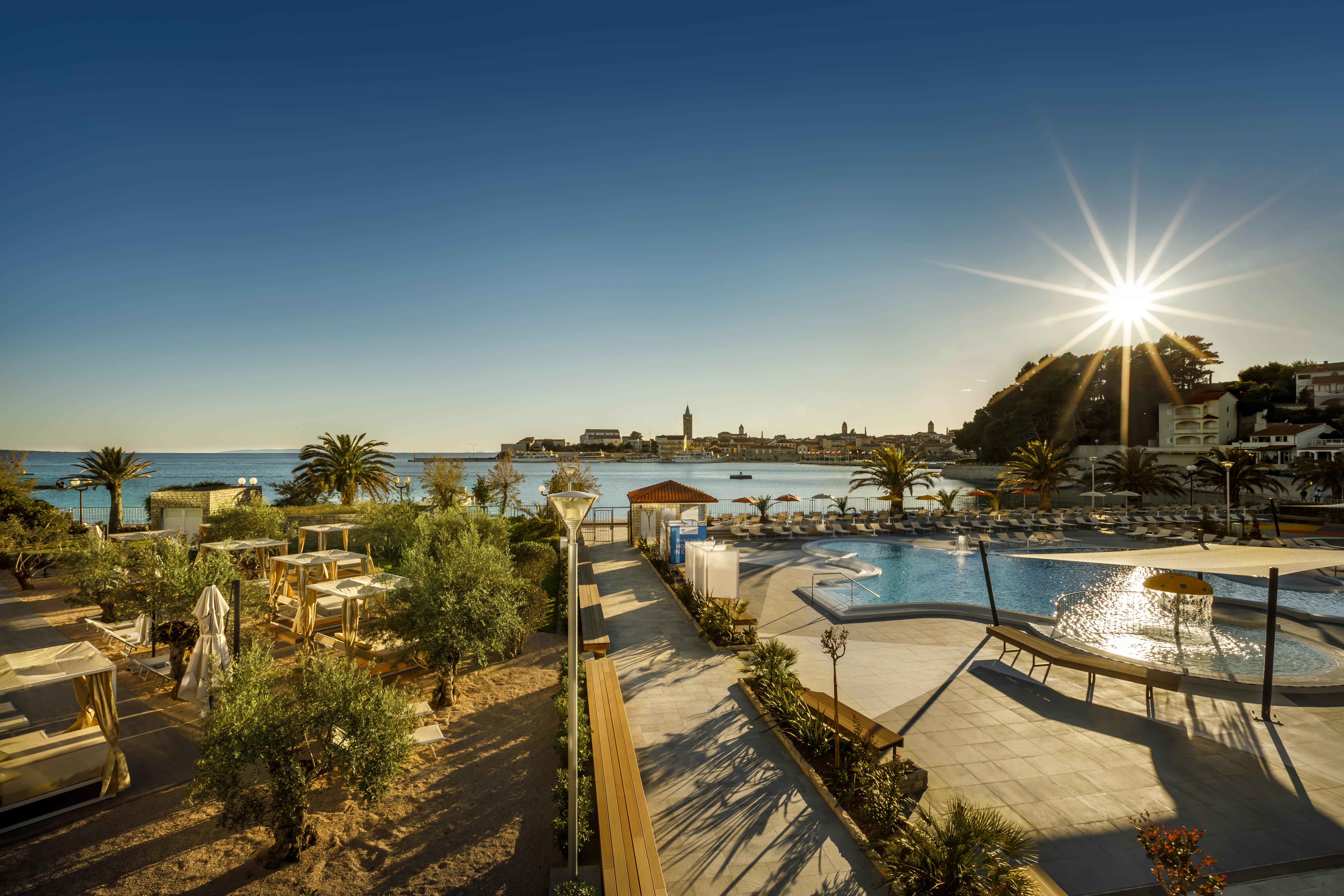Valamar Padova Hotel Banjol Bagian luar foto