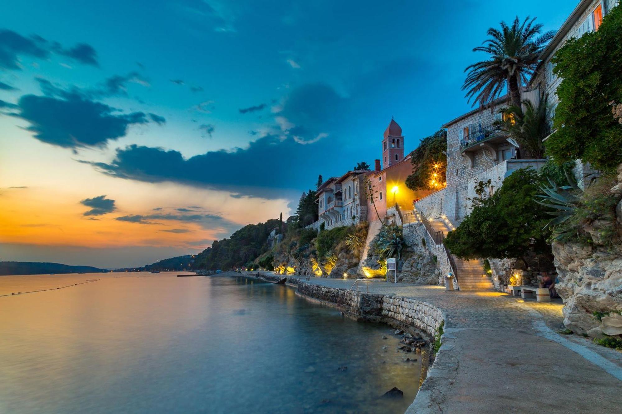 Valamar Padova Hotel Banjol Bagian luar foto