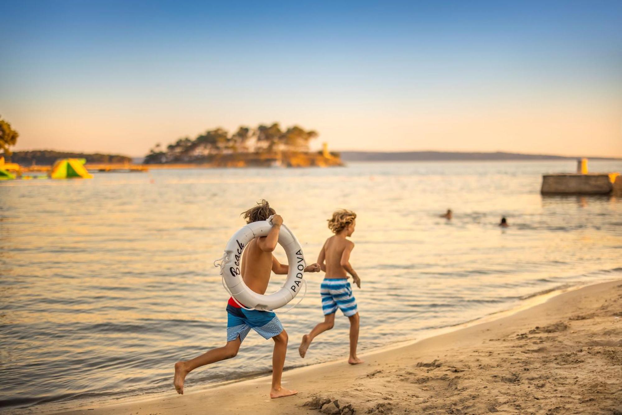 Valamar Padova Hotel Banjol Bagian luar foto