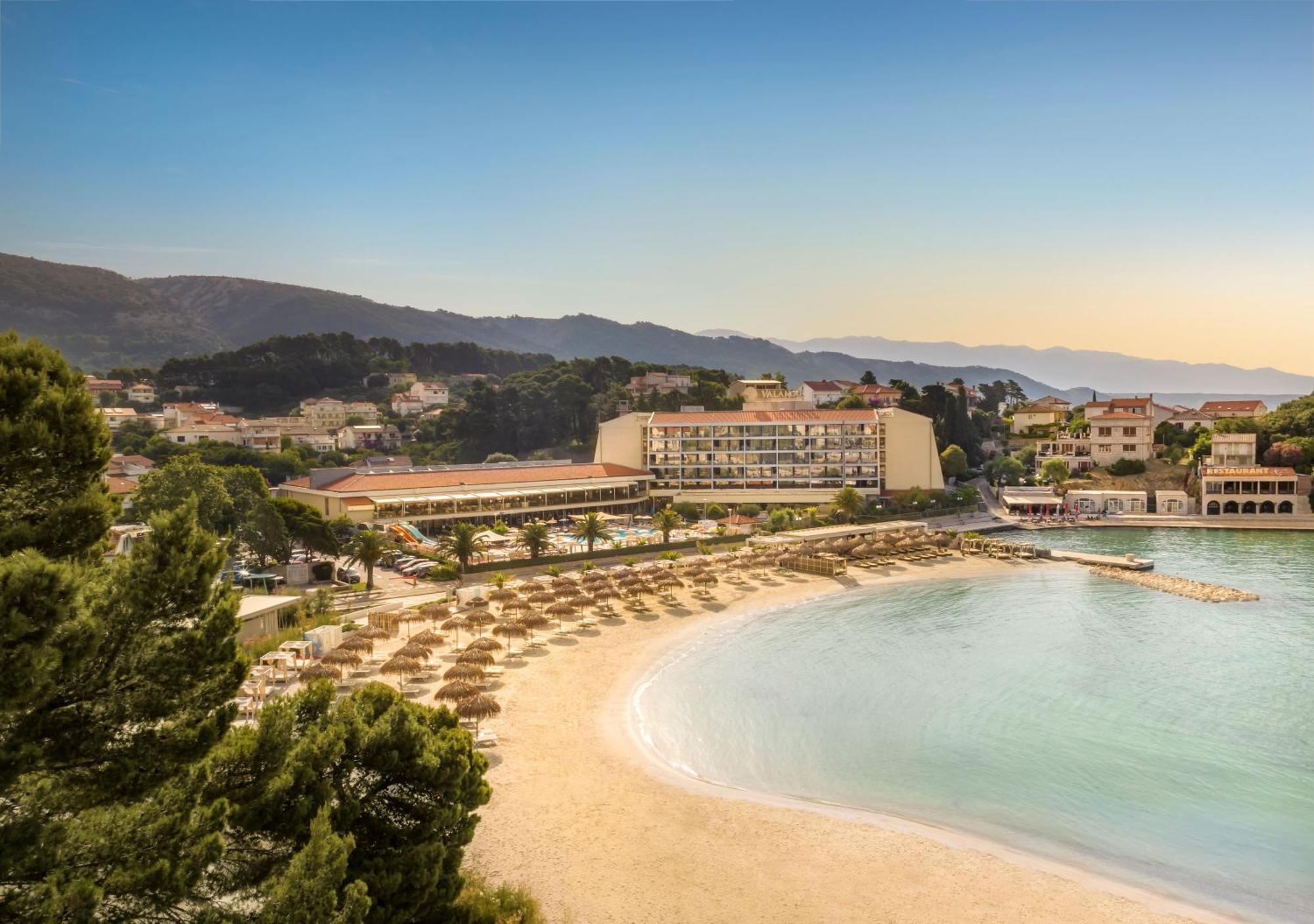 Valamar Padova Hotel Banjol Bagian luar foto