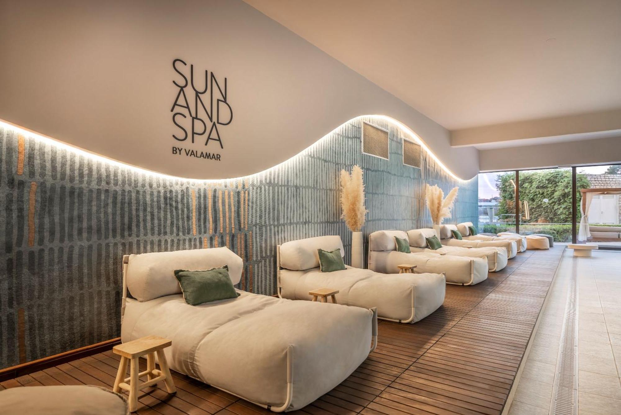 Valamar Padova Hotel Banjol Bagian luar foto