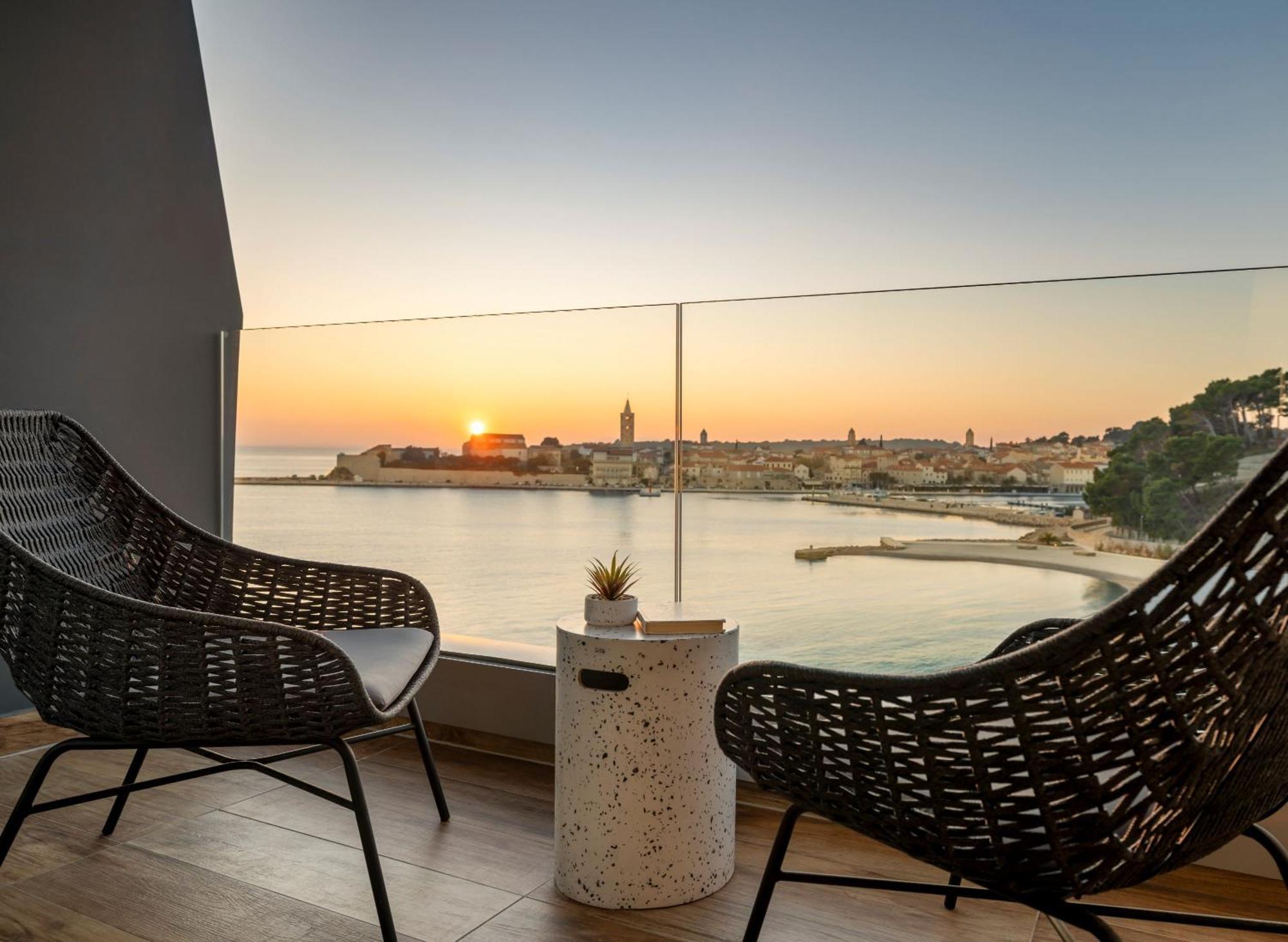 Valamar Padova Hotel Banjol Bagian luar foto
