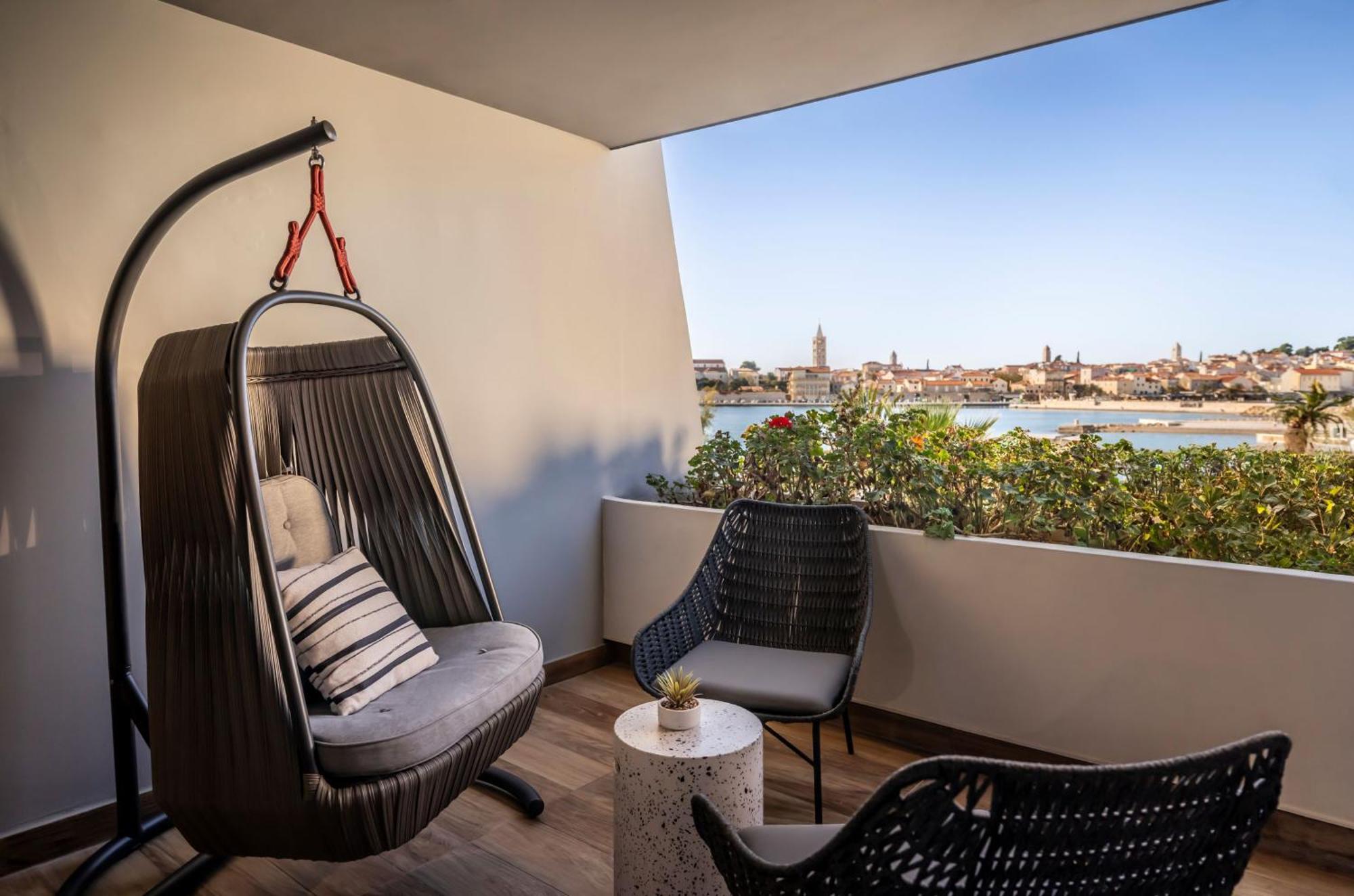 Valamar Padova Hotel Banjol Bagian luar foto